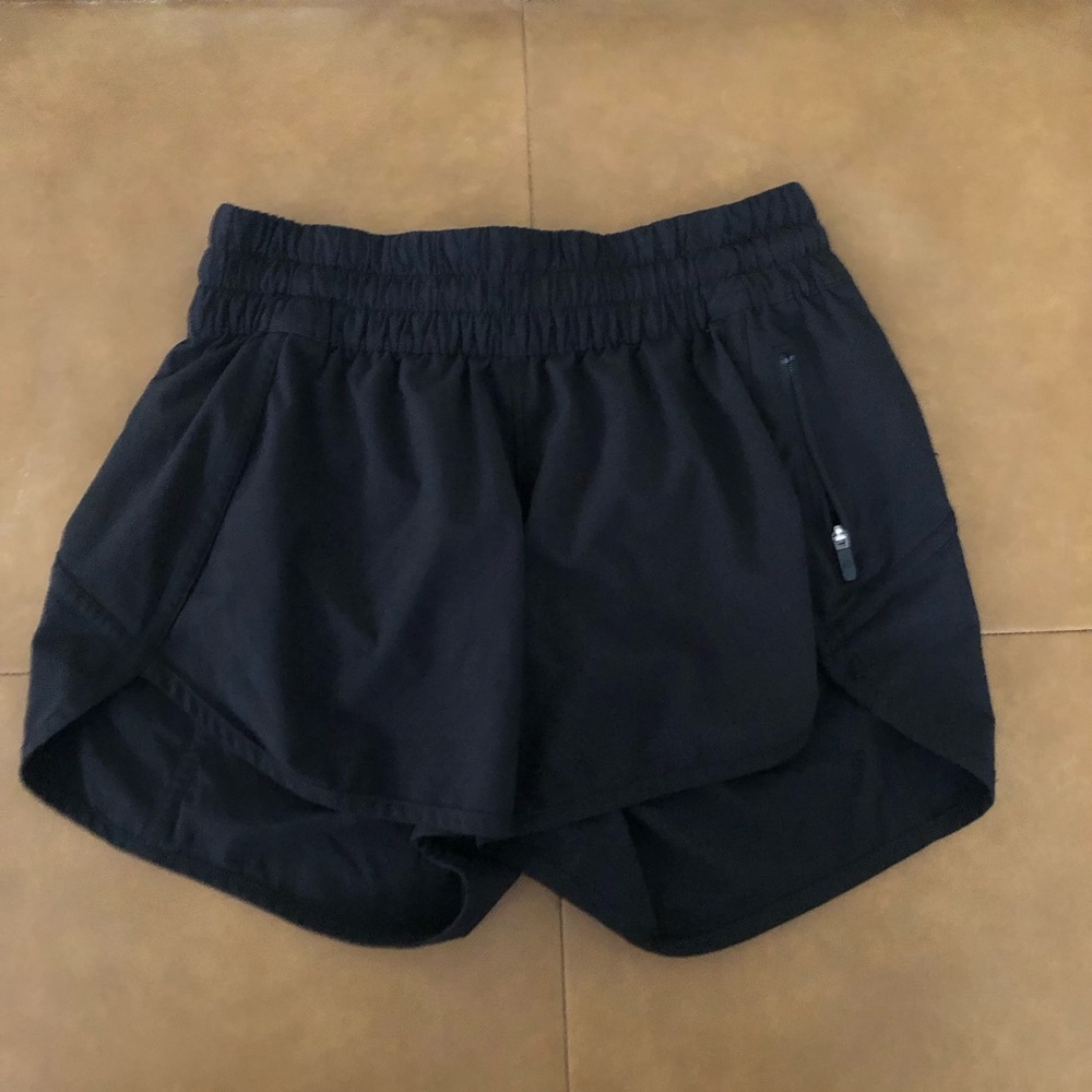 Lululemon Tracker Short high rise 4” size 6